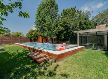 Casa · 160m² · 4 Ambientes · 2 Cocheras · Venta Casa Quinta en Benavidez 1.120 m² con Pileta