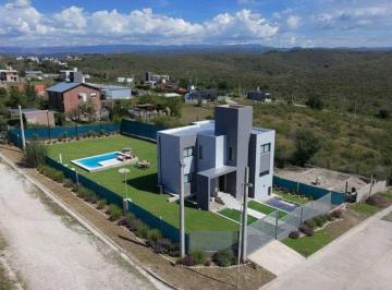 Casa · 160m² · 11 Ambientes · Casa a Estrenar 3 Dorm Pileta y Vista San Antonio