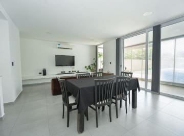 Casa · 138m² · 4 Ambientes · 2 Cocheras · Casa en Venta La Plata 3 Dorm. Amplio Parque