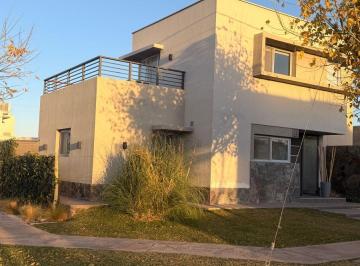 Casa de 4 ambientes, Mayor Drummond · Alquiler Casa Amoblada Totalmente 2/3 Dorm. Barrio Privado Milkayac I