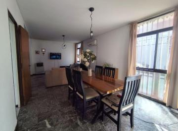 Casa de 6 ambientes, Ciudad de Mendoza · Inmobiliaria del Aguila Alquila Tradicional Triplex en 5° Sección.
