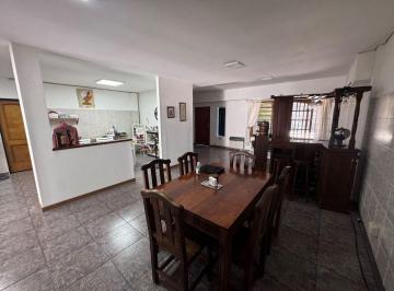 PH · 180m² · 4 Ambientes · PH Tipo Casa con Pileta Venta Lomas del Mirador