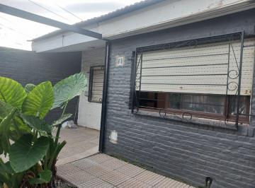 Casa · 105m² · 4 Ambientes · 1 Cochera · Venta Casa 5 Ambientes Merlo