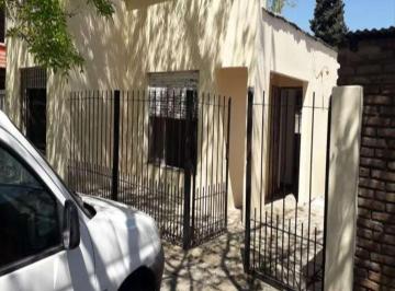 Casa · 100m² · 4 Ambientes · 1 Cochera · Casa en Venta - 2 Dorm. - 1 Baño - Cochera - La Plata