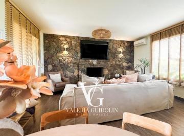 Casa · 878m² · 5 Ambientes · 2 Cocheras · Hermosa Casa a La Laguna en Canton Islas