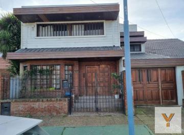 Casa · 360m² · 9 Ambientes · 3 Cocheras · Casa en Venta - 5 Dorm. 3 Baños - 388 m² - Mar del Plata