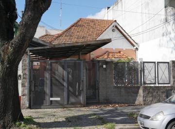 Casa · 220m² · 5 Ambientes · 1 Cochera · Venta Casa 7 Ambientes con Pileta y Parrilla