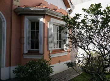 Casa · 220m² · 5 Ambientes · 1 Cochera · Venta Casa 7 Ambientes con Pileta y Parrilla