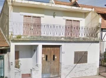 Casa · 300m² · 3 Ambientes · 2 Cocheras · Casa de 4 Ambientes a Refaccionar en Martinez