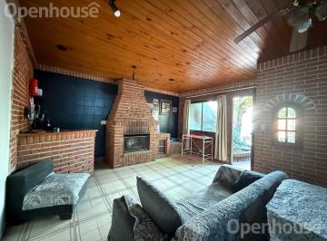 Casa · 160m² · 4 Ambientes · 1 Cochera · Casa en Venta en San Justo con Patio, Terraza y Cochera