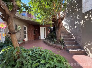Casa · 160m² · 4 Ambientes · 1 Cochera · Casa en Venta en San Justo con Patio, Terraza y Cochera