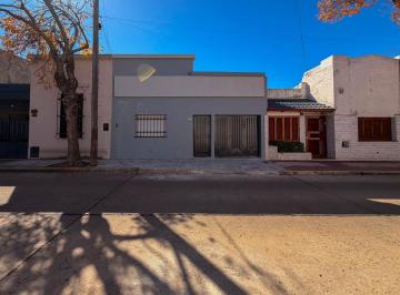 Casa · 80m² · 3 Ambientes · 1 Cochera · Casa de 2 Dorm. Cochera Jardin con Parrillero en Zona Norte