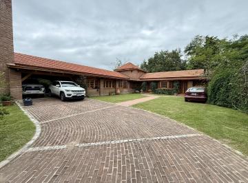 Casa · 1379m² · 6 Ambientes · 2 Cocheras · Venta Casa Arguello 3 Dorm