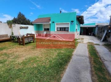 Casa · 200m² · 4 Ambientes · 1 Cochera · El Espacio Que Necesitas: Casa de 4 Ambientes con Quincho y Taller en un Terreno Excepcional.