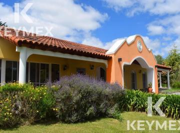 Casa · 214m² · 5 Ambientes · Venta de Casa de 3 Dorm. en Campos de Roca