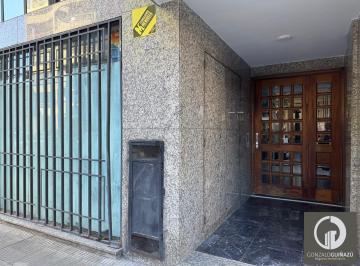 Departamento · 63m² · 5 Ambientes · Departamento Alquiler Tres Dorm. Sin Balcon con Cochera Centro Rosario