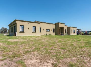 Casa · 235m² · 5 Ambientes · 2 Cocheras · Venta Casa en Estancia Villa María, Canning. Venta o Permuta. Posibilidad de Comprar Lote Anexo.