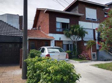Casa de 4 ambientes, Mar del Plata · Casa en Venta 4 Ambientes en Dos Niveles, Patio, Garaje, Quincho, Zona Constitución.