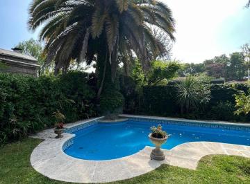 Casa · 437m² · 4 Ambientes · 1 Cochera · Casa en Alquiler en Olivos
