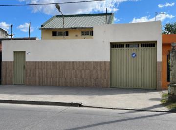 Casa · 500m² · 5 Ambientes · 2 Cocheras · Casa en Gonzalez Catan