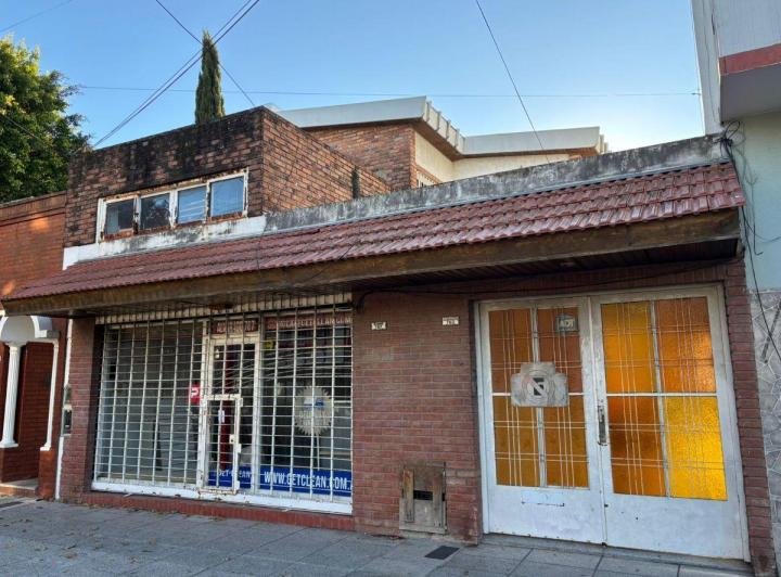 Casa · 369m² · 5 Ambientes · 2 Cocheras