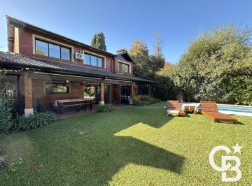 Casa · 255m² · 5 Dormitorios · 5 Cocheras · Casa en Venta 8 Ambientes C/ Pileta - Santa Silvina, Pilar