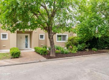 Casa en Venta de 8 ambientes Valle Escondido · Casa en Venta en Valle Escondido en El Balcón con 754 m² de Lote y 373 m² Cub, de 4 Dorm.