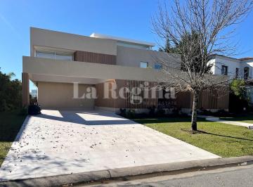 Casa · 345m² · 7 Ambientes · 4 Cocheras · Casa en Venta en Cabos del Lago, Nordelta, Tigre