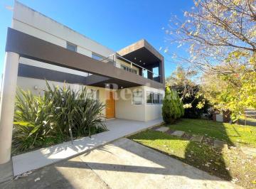 Casa · 258m² · 7 Ambientes · 2 Cocheras · Casa en Alquiler en Los Sauces, Nordelta, Tigre