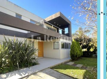 Casa · 258m² · 7 Ambientes · 2 Cocheras · Casa en Alquiler en Los Sauces, Nordelta, Tigre