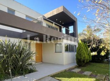 Casa · 258m² · 7 Ambientes · 2 Cocheras · Casa en Alquiler en Los Sauces, Nordelta, Tigre