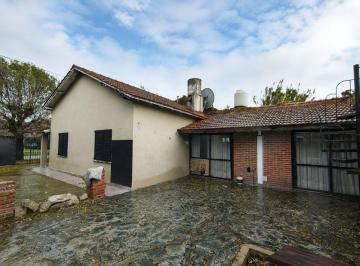 Casa · 134m² · 4 Ambientes · 2 Cocheras · Casa en Venta 3 Amb, Quincho y Garage Doble
