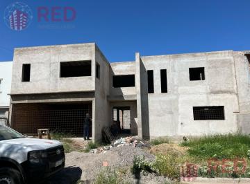 Casa · 400m² · 3 Dormitorios · 1 Cochera · Venta de Casa en Pozo en Barrio Otto Kraus Cipolletti