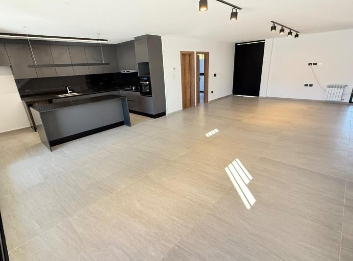 Casa · 254m² · 4 Ambientes · 2 Cocheras