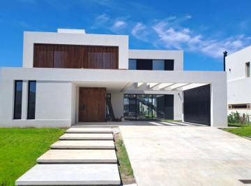 Casa · 336m² · 6 Ambientes · 2 Cocheras · Venta Casa a Estrenar en Greenville, Barrio a