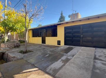 Casa · 186m² · 4 Ambientes · 2 Cocheras · Venta Casa + Dpto, Barrio Los Aromos Carrodilla