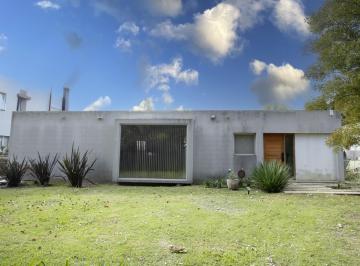 Casa · 148m² · 4 Ambientes · 3 Cocheras · Casa en San Joaquin Desarrolñlada en Planta Baja 3 Dorm, Parque Pileta