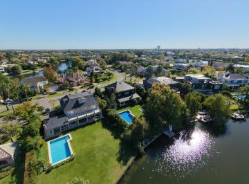 Casa · 337m² · 5 Ambientes · 4 Cocheras · Impecable Casa Pulte Al Lago en Los Castores