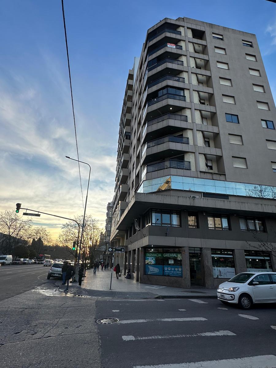 Depto 3 amb, 75m² con balcón — Av. Luro y España