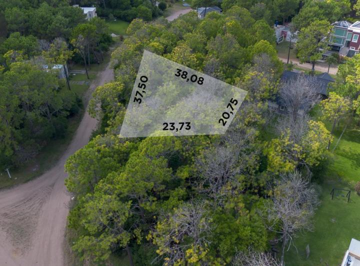 Terreno · 840m²