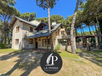 Casa · 210m² · 6 Ambientes · 1 Cochera · Casa en Venta en Pinamar Norte