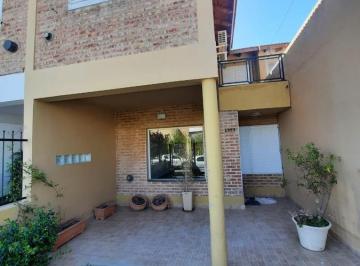Casa · 140m² · 4 Ambientes · 1 Cochera · Venta Terrazas del Neuquen