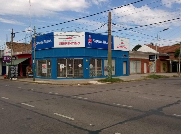 Local comercial · 240m²