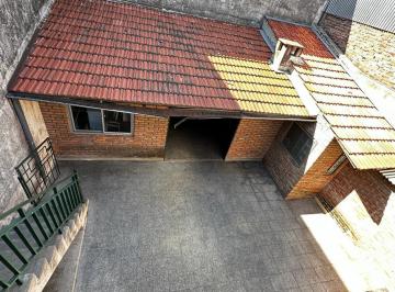 PH · 90m² · 4 Ambientes · Venta - PH - 4 Ambientes - Sin Expensas - Patio - Quincho - Terraza - Pompeya - Permuta
