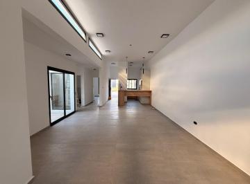 Casa · 98m² · 3 Ambientes · 2 Cocheras · Duplex en Venta en Terrazas de Manantiales. 2 Dorm..