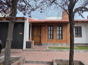 Casa · 200m² · 7 Ambientes · 1 Cochera · Hauser Vende Casa Ideal Para Inversion!