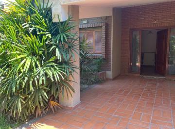 Casa · 300m² · 5 Ambientes · 2 Cocheras · Casa en Alquiler en Yerba Buena