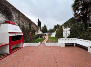 Casa · 220m² · 8 Ambientes · 1 Cochera · Venta Casa Terreno Parrilla Jardín Luján Permuta