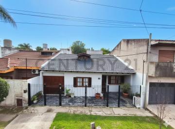 Casa · 100m² · 3 Ambientes · 1 Cochera · Casa en Venta 4 Ambientes Manuel B Gonnet La Plata Buenos Aires