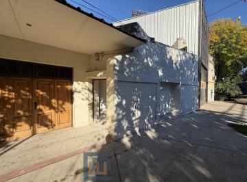 PH · 200m² · 4 Ambientes · 1 Cochera · PH en Villa Luro